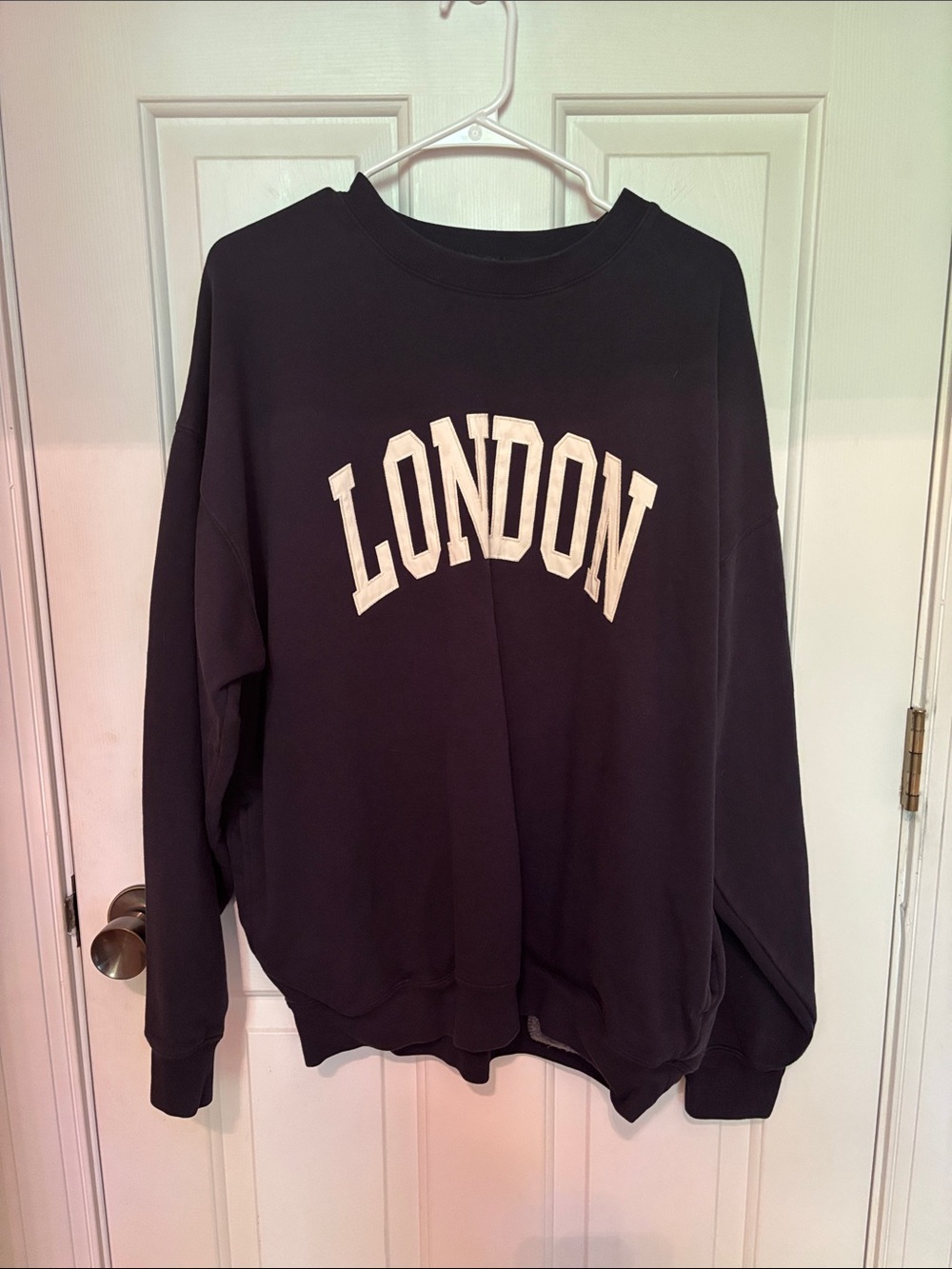 Brandy Melville Navy Blue ‘London' Crewneck Sweatshirt w/ pockets